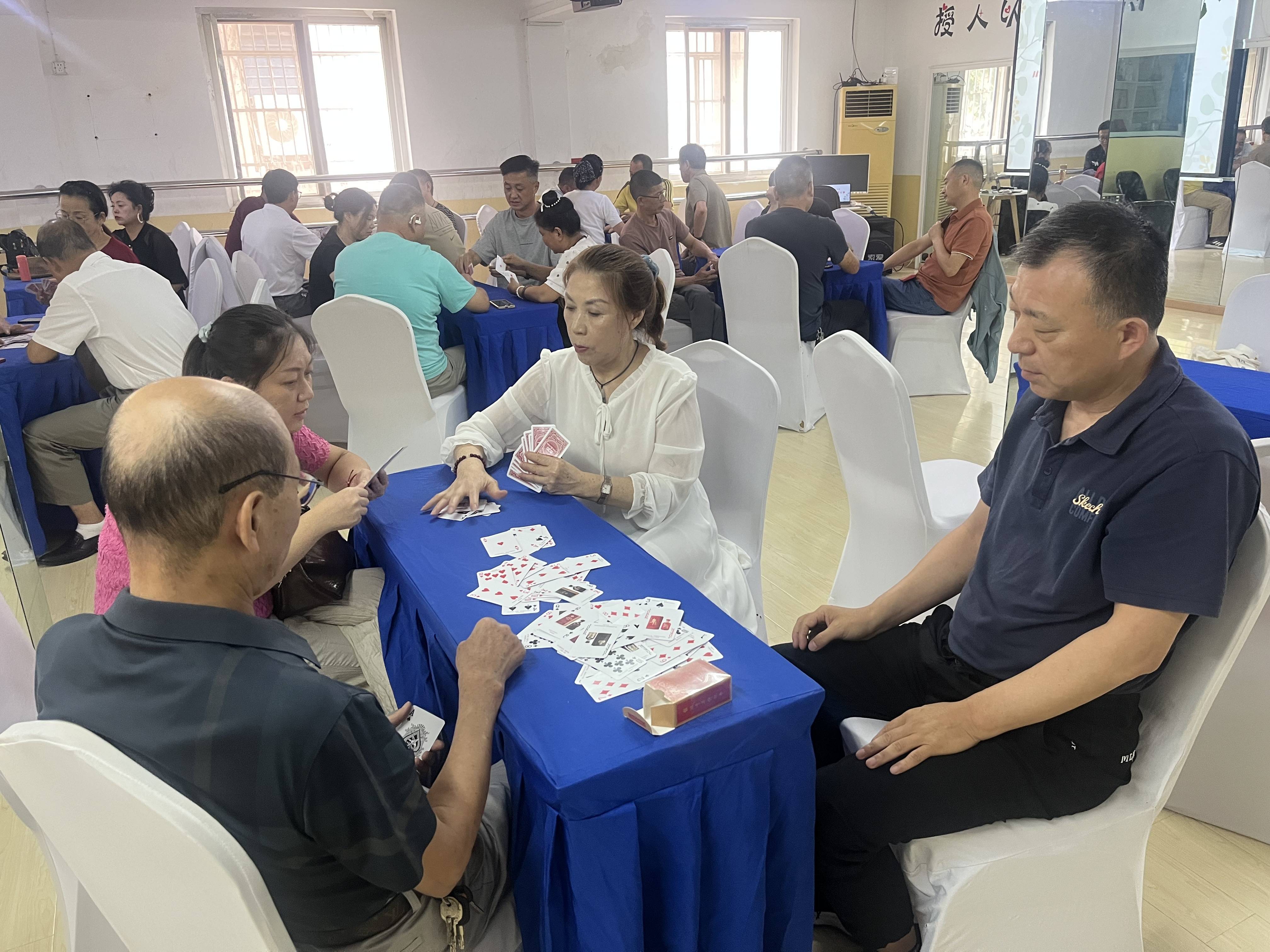 激烈比赛中的技巧和策略,十分考验选手 激烈比赛中的技巧和策略,十分考验选手