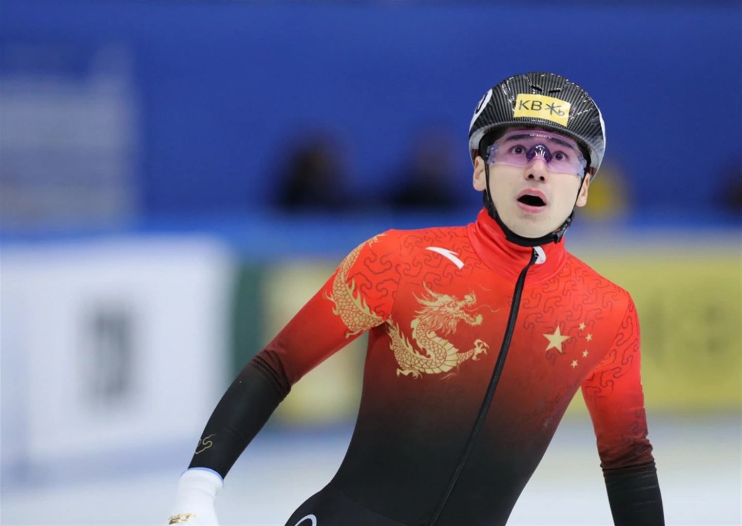 速度滑冰男团体：加拿大队名列前茅的简单介绍